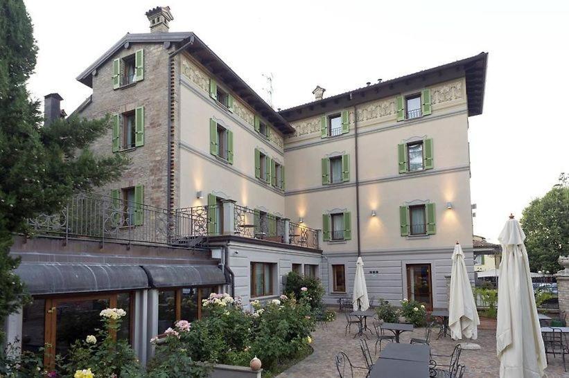 Cora Hotels Leon D'Oro CastellʼArquato エクステリア 写真