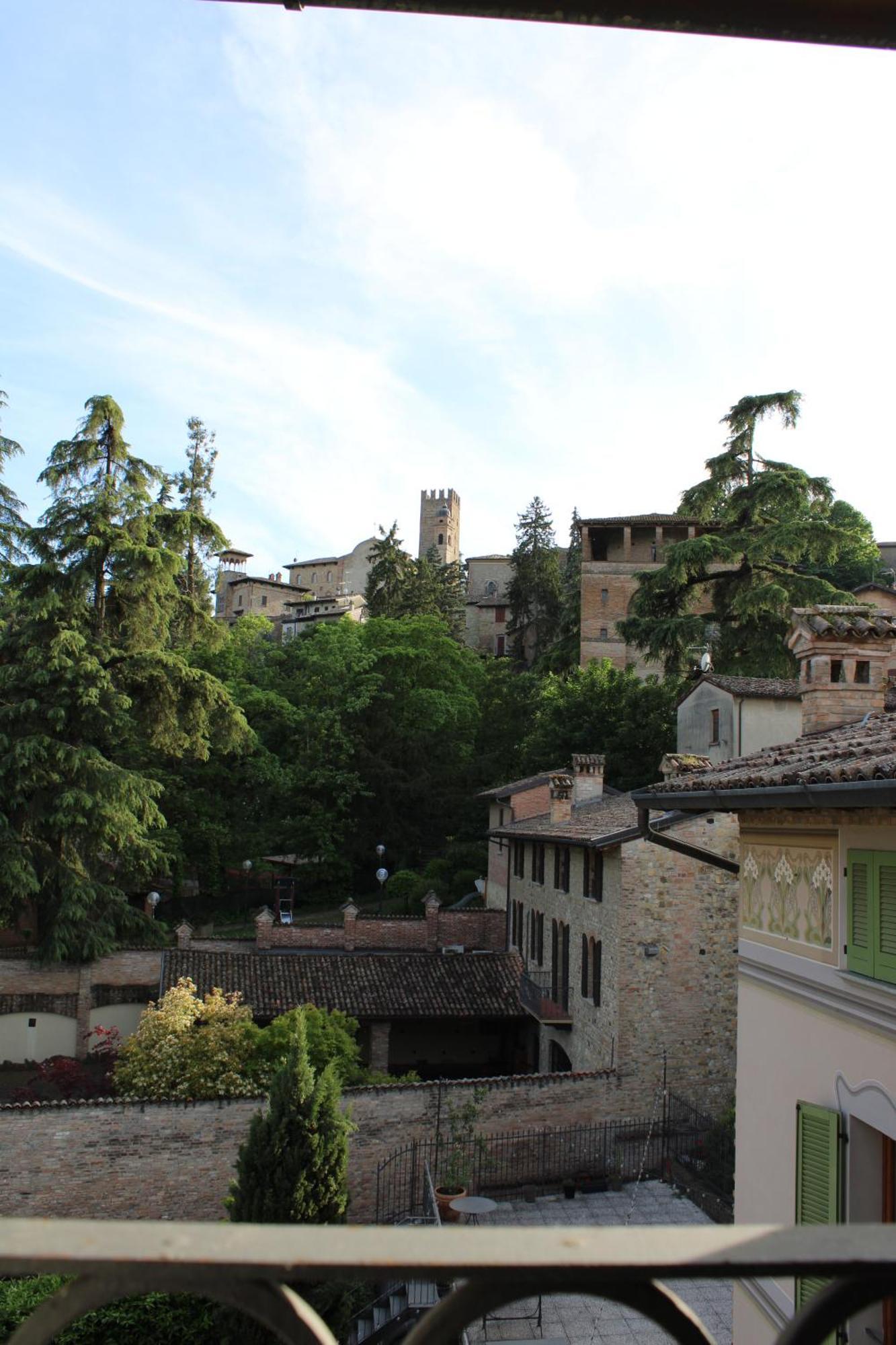 Cora Hotels Leon D'Oro CastellʼArquato エクステリア 写真